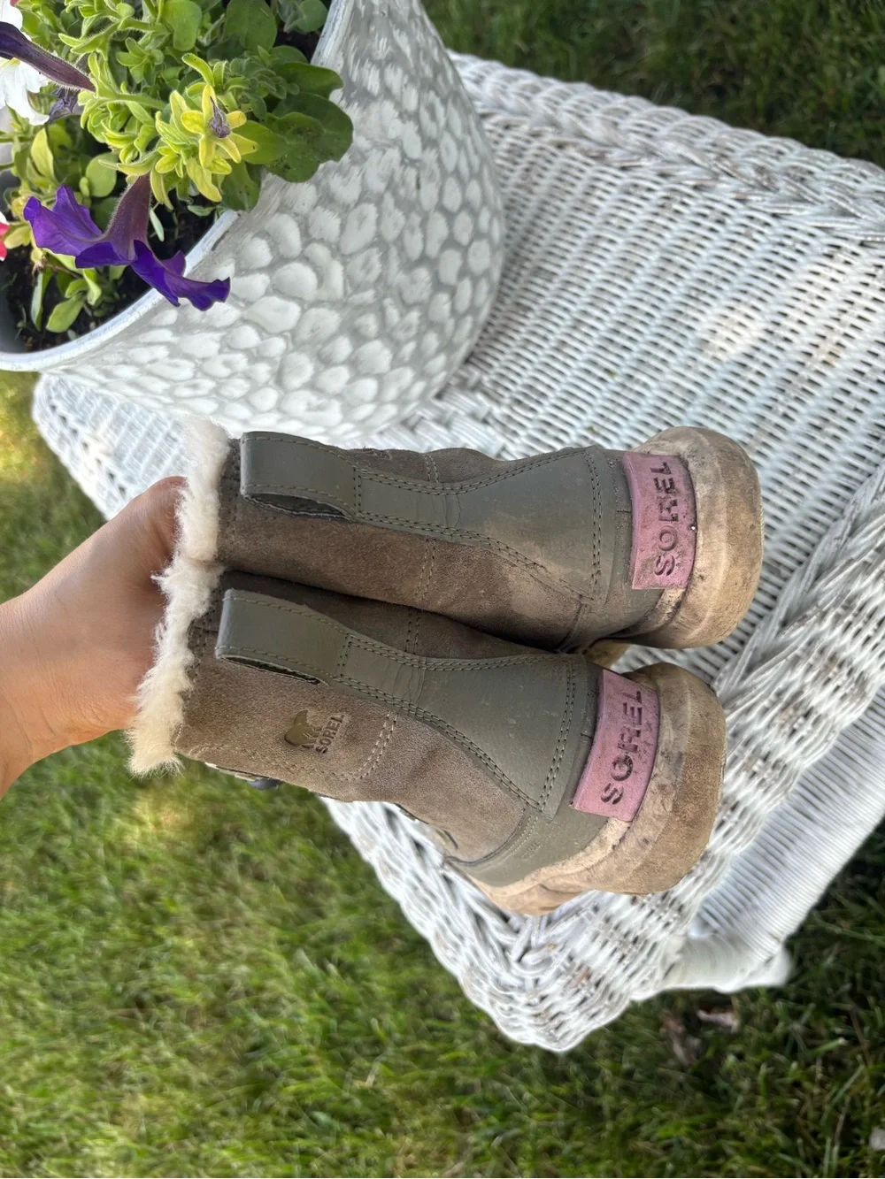 Sorel kids green suede boots